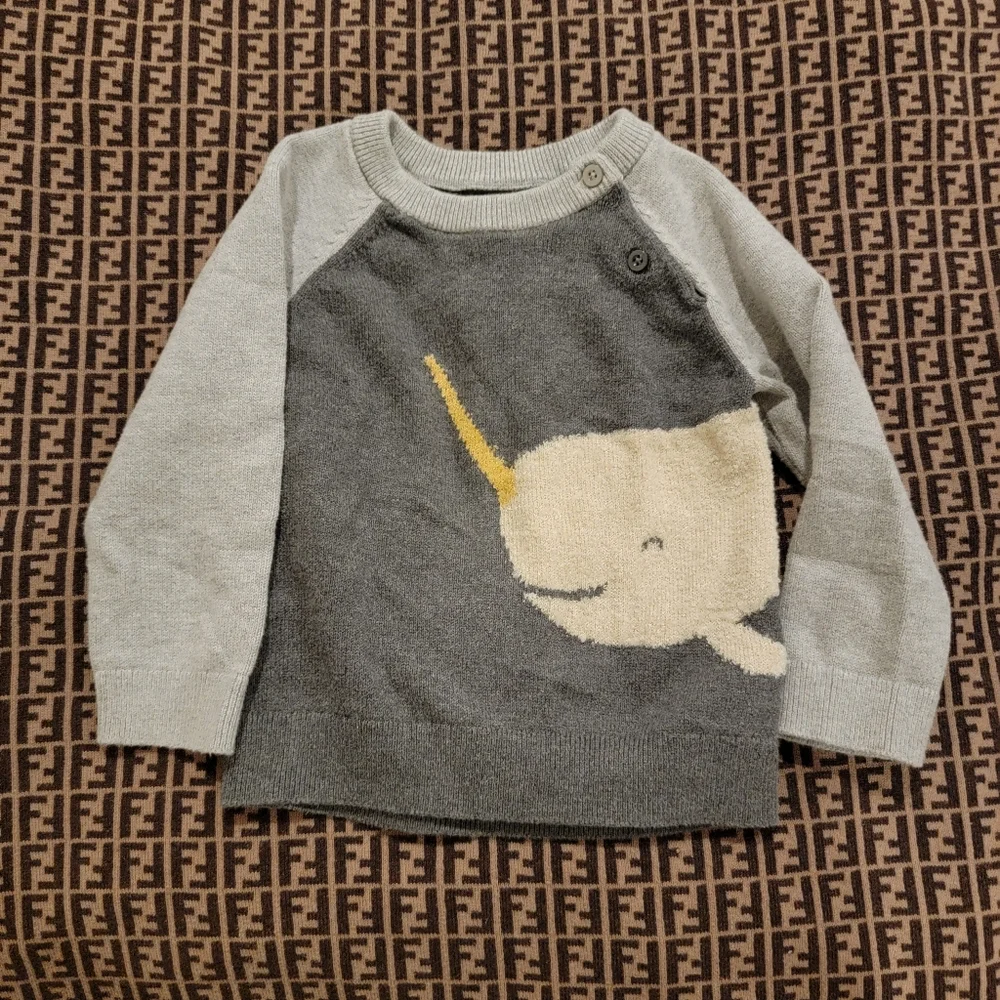 Baby gap whale sweater in grey Norwal Beluga graphic sweater so cute 18-24 month